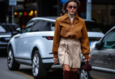 Milan, İtalya - 19 Eylül 2019: Milano Moda Haftası 'nda Mary Leest sokakta.