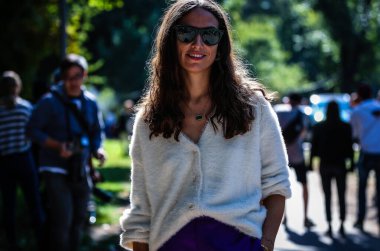 Milan, İtalya - 21 Eylül 2019: Milano Moda Haftası sırasında Erika Boldrin sokaktaydı.