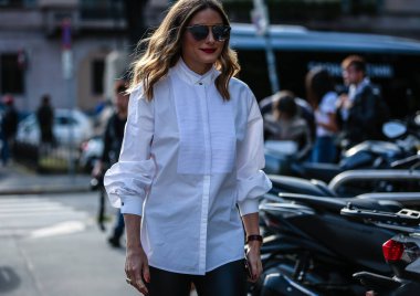 Milan, Italy- 20 Eylül 2019: Milano Moda Haftası sırasında Olivia Palermo sokakta.