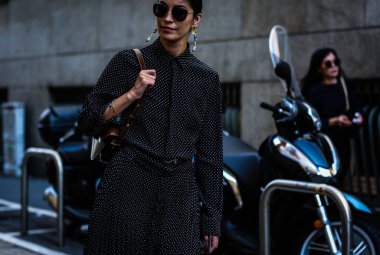 Milan, Italy- 20 Eylül 2019: Milano Moda Haftası sırasında Caroline Issa sokakta.