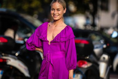 Milano, İtalya - 18 Eylül 2019: Milano Moda Haftası 'nda Thora Valdimars sokakta.