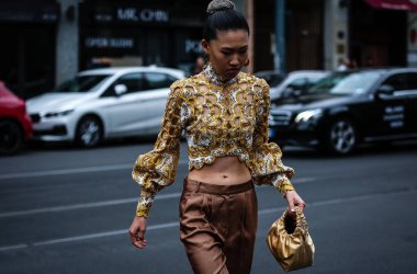 Milan, Italy- 19 Eylül 2019: Jaime Xie Milano Moda Haftası 'nda sokakta.