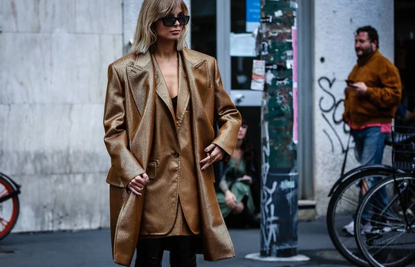意大利米兰 2019年9月19日 米兰时装周期间 Xenia Van Der Woodsen在街上出现 — 图库照片
