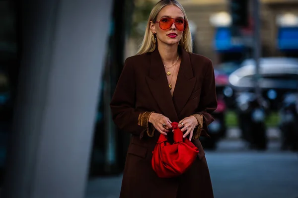 ミラノ イタリア 9月18 2019 ミラノのファッションウィーク中に通りにレオニー ハンネ — ストック写真