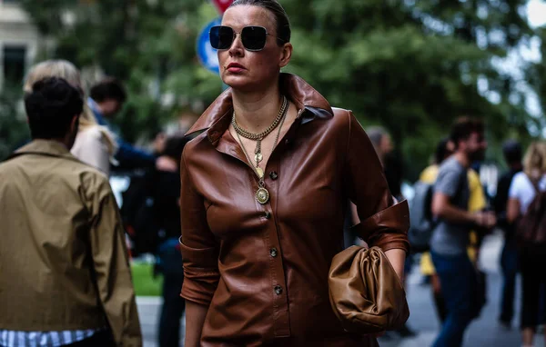 ミラノ イタリア 2019年9月19日 ミラノ ファッション ウィーク中の女性 — ストック写真