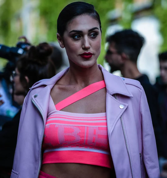 Milan, İtalya - 20 Eylül 2019: Cecilia Rodriguez Milano Moda Haftası 'nda sokakta.