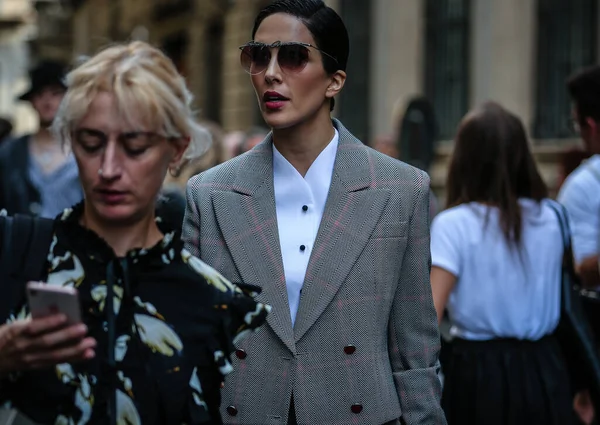 意大利米兰 2019年9月21日 米兰时装周期间街上的女性 — 图库照片