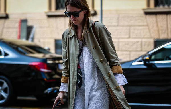 Milaan Italië September 2019 Vrouw Straat Tijdens Milaan Fashion Week — Stockfoto