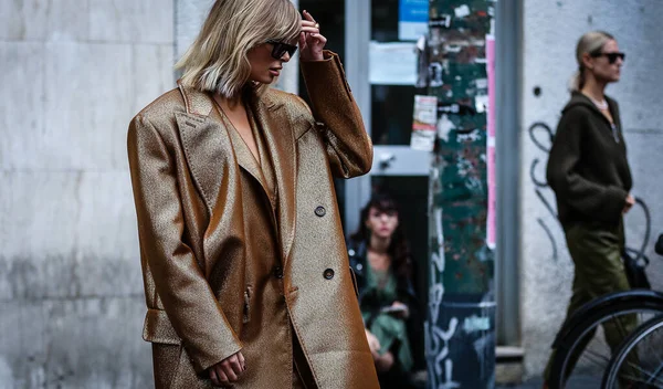 意大利米兰 2019年9月19日 米兰时装周期间 Xenia Van Der Woodsen在街上出现 — 图库照片