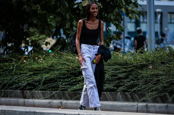 Milan Italia Septiembre 2019 Modelo Calle Durante Semana Moda Milán —  Fotos de Stock