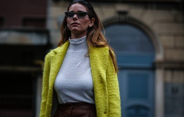 Milan, Italy- 19 Eylül 2019: Milano Moda Haftası 'nda Sokakta Kadın.