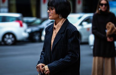 Milan, İtalya - 19 Eylül 2019: Milano Moda Haftası sırasında Maria Bernad sokakta.