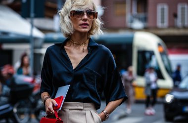 Milan, İtalya - 19 Eylül 2019: Milano Moda Haftası sırasında Viktoria Rader sokakta.