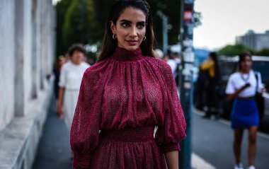 Milan, İtalya - 18 Eylül 2019: Milano Moda Haftası sırasında Jessica Kahawaty sokakta.