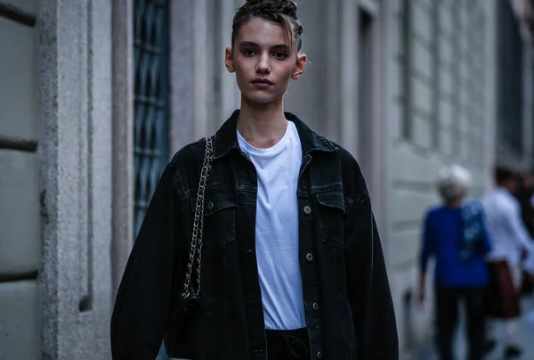 Milan Italia Septiembre 2019 Modelo Calle Durante Semana Moda Milán —  Fotos de Stock