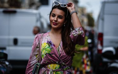 Milan, Italy- 20 Eylül 2019: Milano Moda Haftası boyunca Kadınlar Sokakta.