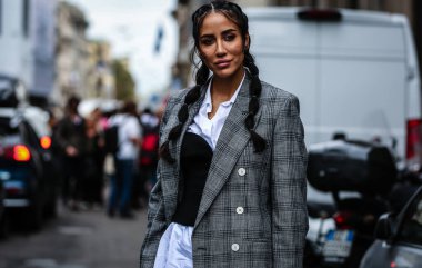 Milan, İtalya - 20 Eylül 2019: Milano Moda Haftası sırasında Tamara Kaliniç sokakta.