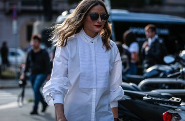 Milan, Italy- 20 Eylül 2019: Milano Moda Haftası sırasında Olivia Palermo sokakta.