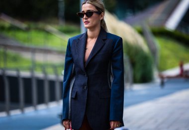 Milan, İtalya - 20 Eylül 2019: Milano Moda Haftası sırasında Eleonora Carisi sokakta.