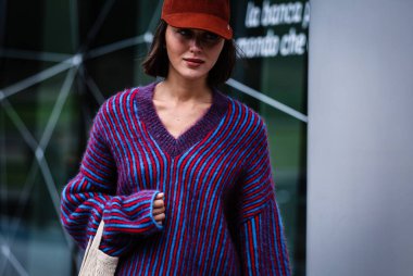 Milan, Italy- 20 Eylül 2019: Milano Moda Haftası 'nda Mary Leest sokakta.