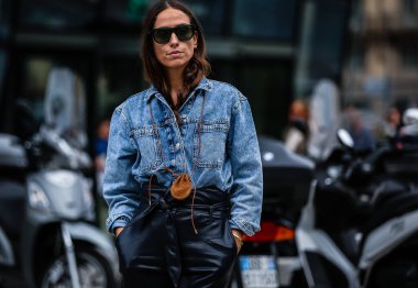 Milan, Italy- 20 Eylül 2019: Milano Moda Haftası sırasında Erika Boldrin sokaktaydı.