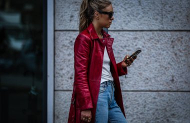 Milan, Italy- 20 Eylül 2019: Milano Moda Haftası boyunca Kadınlar Sokakta.