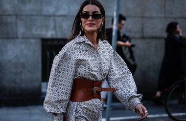 Milano, İtalya - 20 Eylül 2019: Milano Moda Haftası sırasında Camilla Coelho sokakta.