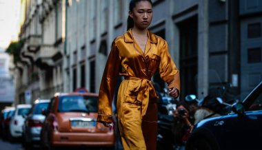 Milan, Italy- 19 Eylül 2019: Jaime Xie Milano Moda Haftası 'nda sokakta.