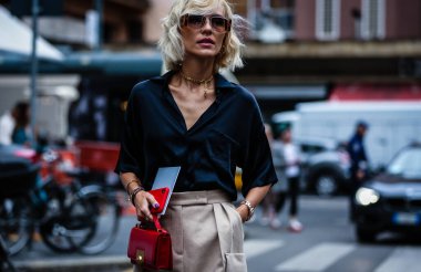 Milan, İtalya - 19 Eylül 2019: Milano Moda Haftası sırasında Viktoria Rader sokakta.