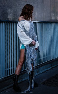 Milan, Italy- 20 Eylül 2019: Milano Moda Haftası sırasında Julie Ianc sokakta.
