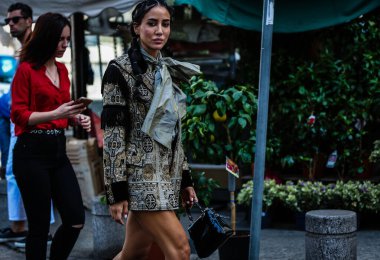 Milan, İtalya - 20 Eylül 2019: Milano Moda Haftası sırasında Tamara Kaliniç sokakta.