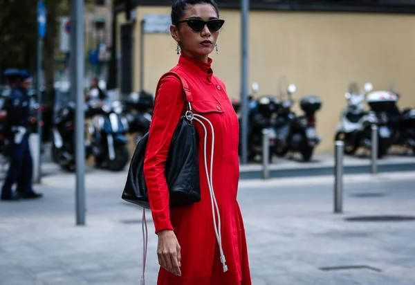 ミラノ イタリア 2019年9月20日 ミラノファッションウィーク中の女性 — ストック写真