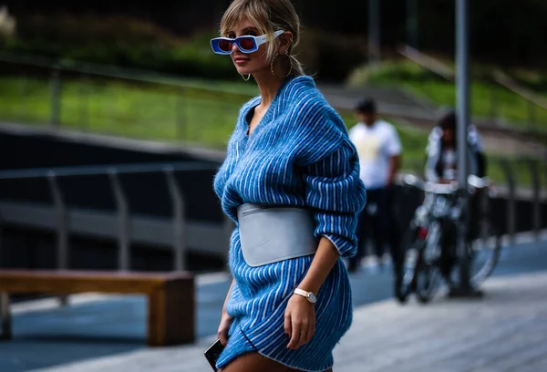 Mediolan Włochy Września 2019 Xenia Adonts Ulicy Podczas Tygodnia Mody — Zdjęcie stockowe