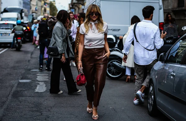 意大利米兰 2019年9月20日 在米兰时装周期间 朱利亚 高迪奥诺出现在街头 — 图库照片