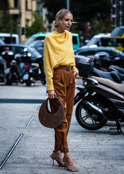 Milan, Italy- 20 Eylül 2019: Milan Moda Haftası 'nda Leonie Hanne sokaktaydı.