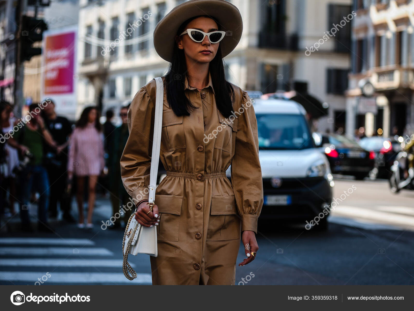 Milán Italia Septiembre Mujeres Calle Durante Semana Moda Milán — editorial de stock © Delsignore #359359318