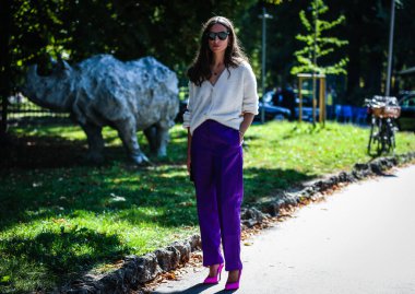 Milan, İtalya - 21 Eylül 2019: Milano Moda Haftası sırasında Erika Boldrin sokaktaydı.