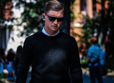 Milan, Italy- 21 Eylül 2019: Christopher J. Morency Milano Moda Haftası sırasında sokakta.