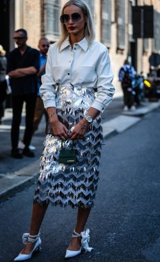 Milan, Italy- 21 Eylül 2019: Milano Moda Haftası boyunca Kadınlar Sokakta.