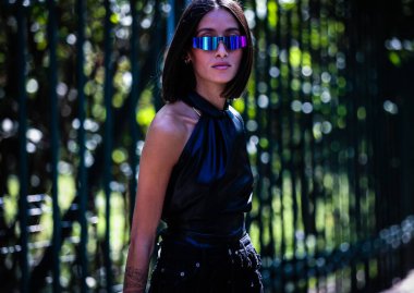 Milan, İtalya - 21 Eylül 2019: Milano Moda Haftası sırasında Alexandra Guerain sokakta.