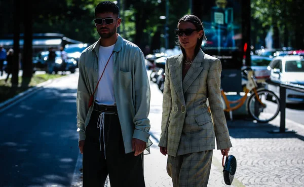 意大利米兰 2019年9月21日 在米兰时装周期间 Alice Barbier和Jean Sebastien Rocques出现在街上 — 图库照片
