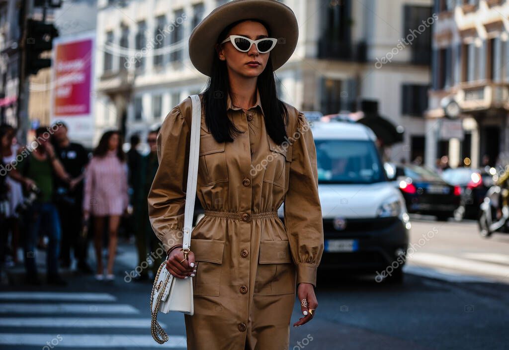 Milan Italia Septiembre 2019 Mujeres Calle Durante Semana Moda Milan Foto editorial de stock Delsignore 359359318