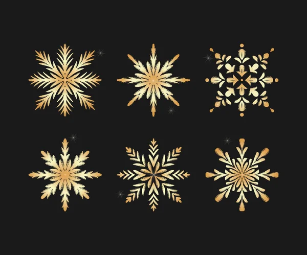 Vector goud sneeuwvlok set, doodle decor elementen. — Stockvector