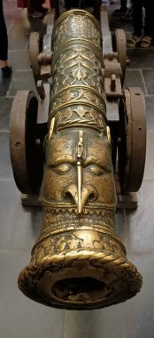 Kolkata, Batı Bengal / Hindistan - 09 Şubat 2020: Victoria Memorial Müzesi Galerisinde Eski Canon sergisi