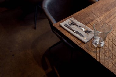 Bir restoranın içinde.