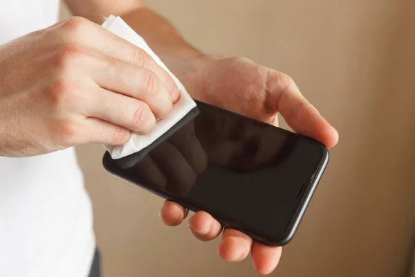 Cep telefonunun sterilize edilmesi ıslak antiseptik temizliği