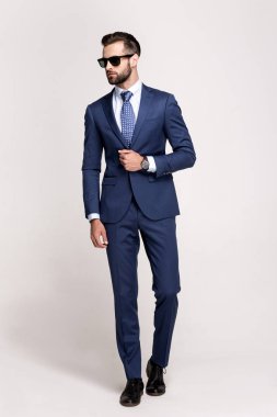 serin şık adam 