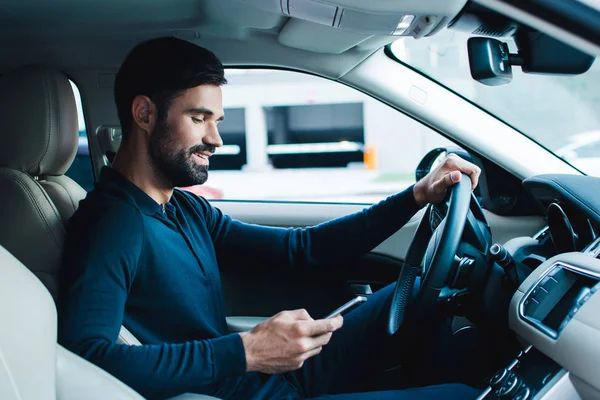 Homem no carro — Fotografia de Stock