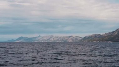 Adriyatik Denizi dalgalarda. Dalmaçya. Hırvatistan