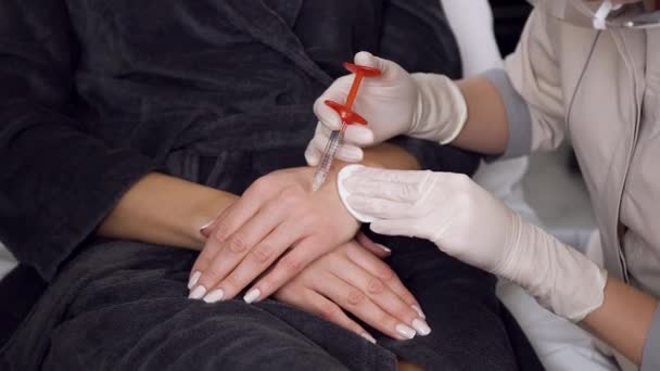 Beauty concept where unrecognizable beautician making rejuvenationing prick in the arm for the smoothing skin — Stock Video